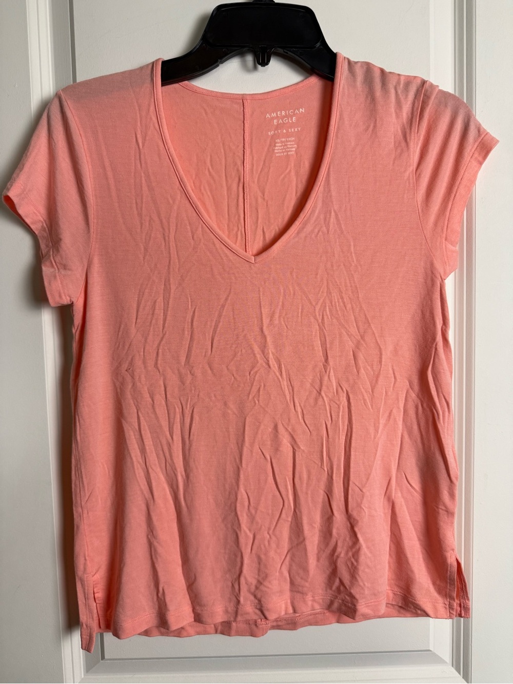 American Eagle Outfitters Coral Pink V-Neck Short Sleeve Tee